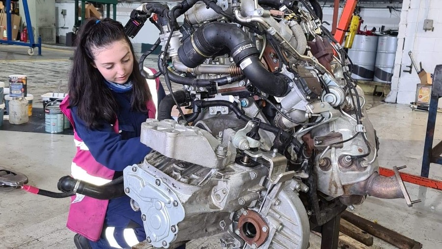 A Day in the Life of Motus People - Apprentice LCV Technician