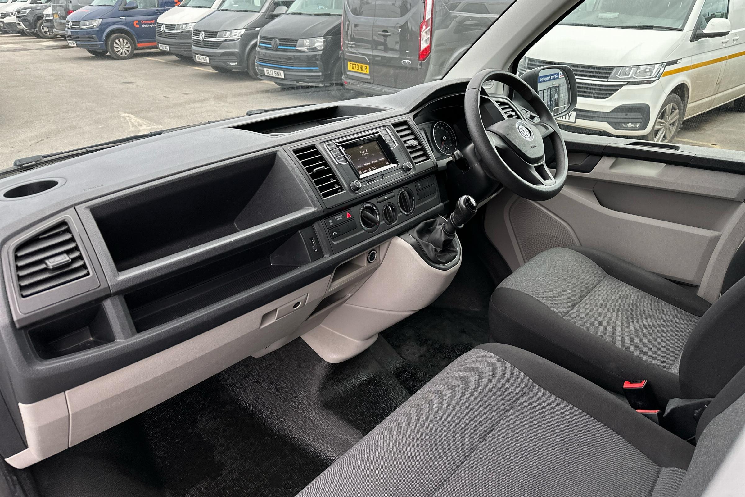 Volkswagen Transporter Panel Van 2
