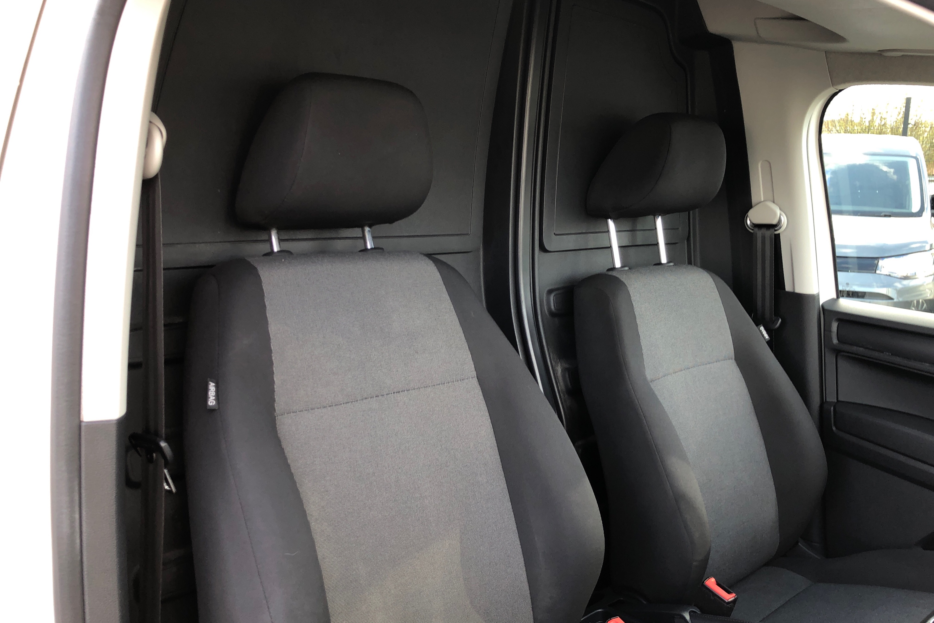 Volkswagen Caddy Maxi Panel Van 23