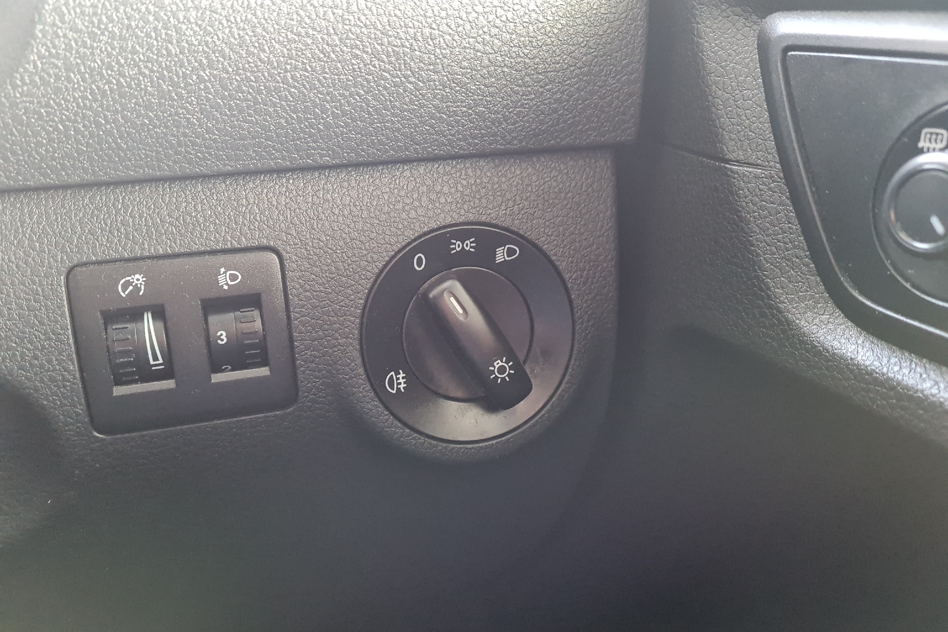 Volkswagen Caddy Maxi Kombi Panel Van 24