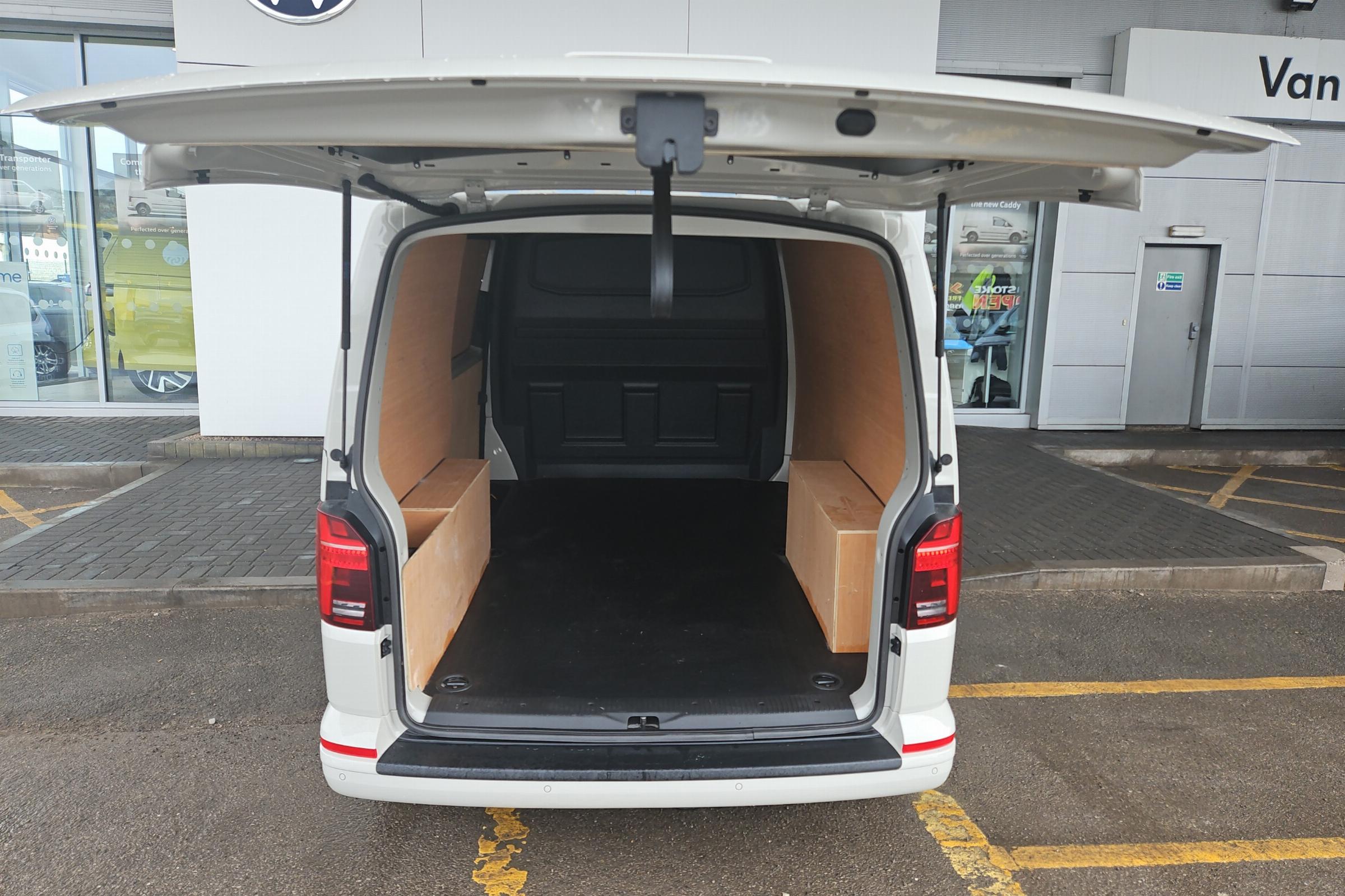 Volkswagen Transporter Panel Van 8